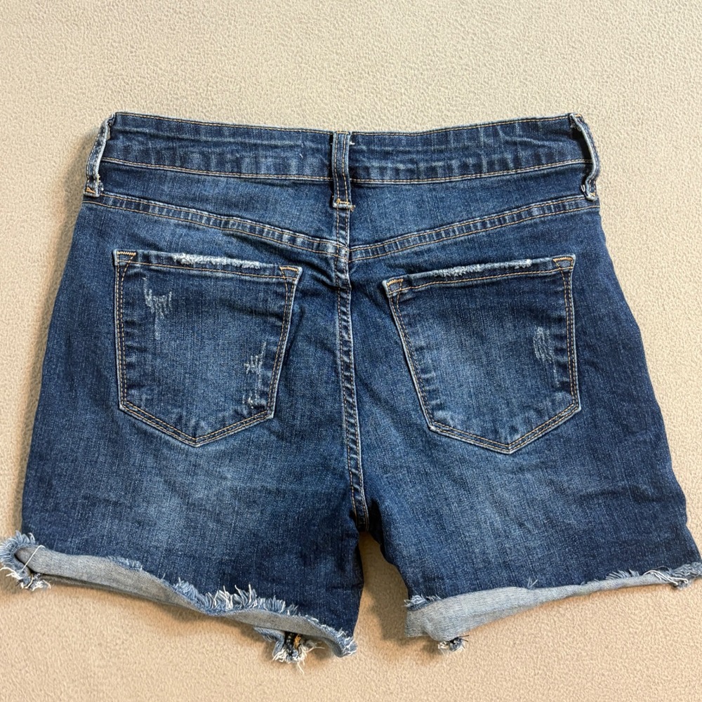 KanCan Los Angeles Distressed Frayed Hem Denim Shorts Dark Wash Size 27 W7 - Picture 2 of 9